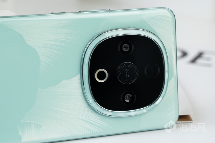 三向扬声器600%音量开辟中端机新赛道九游会j9agvivo Y300评测：(图5)